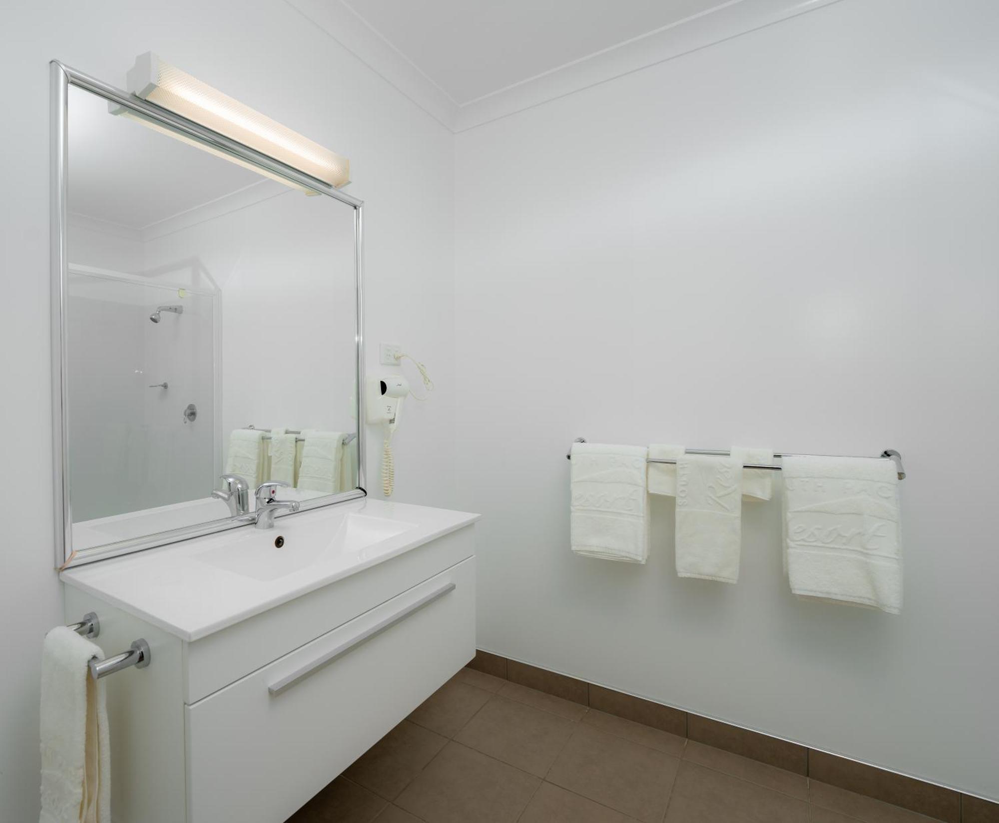 South Pacific Resort Hotel เบิร์นท์ไพน์ ภายนอก รูปภาพ